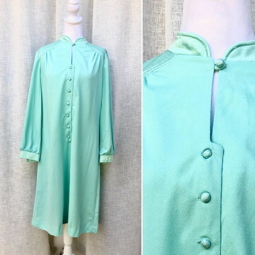 1960 Lady Windsor mint green turquoise free shape button dress night gown